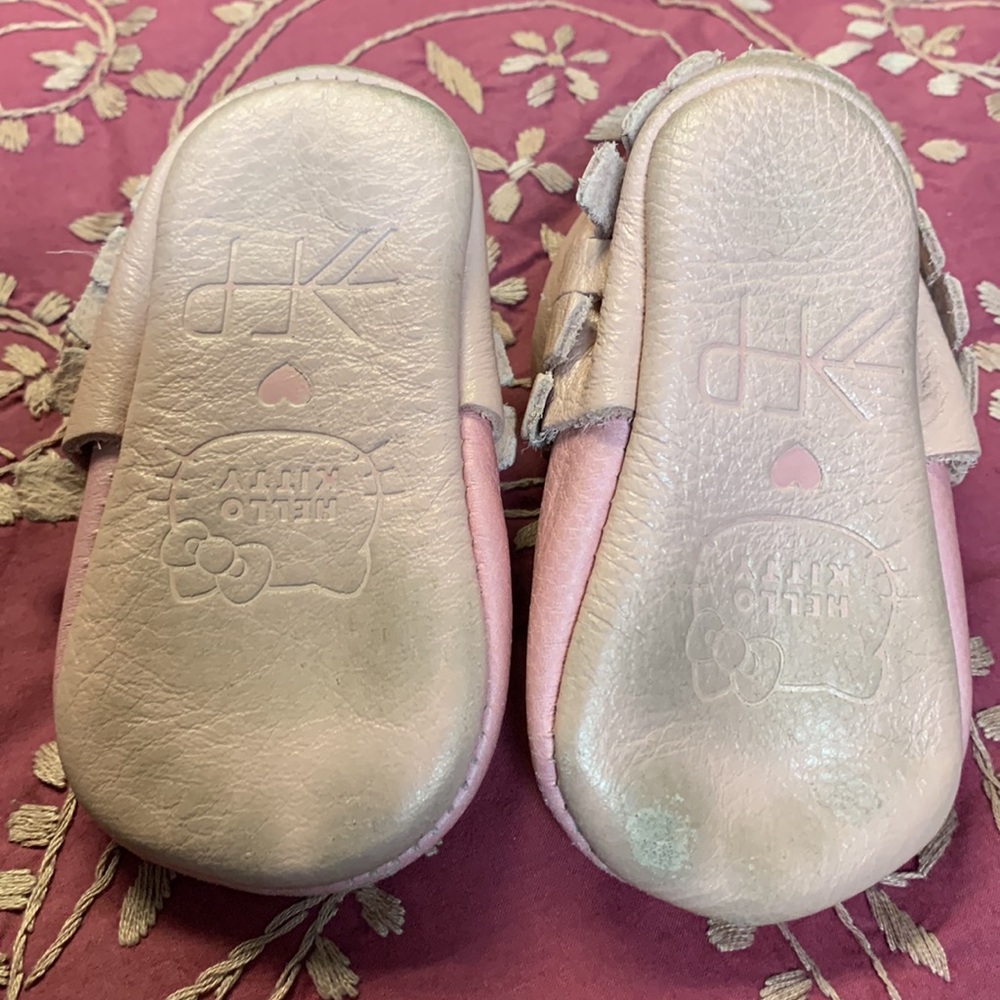 Size 3 freshly picked Mocs pink hello kitty - Picture 4 of 5